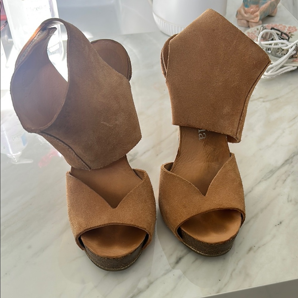 Pedro Garcia Brown Heeled Sandals with Cut-Out Design